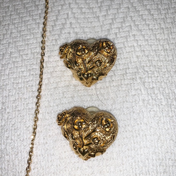 Faux gold heart charm necklace and earrings - Picture 3 of 6